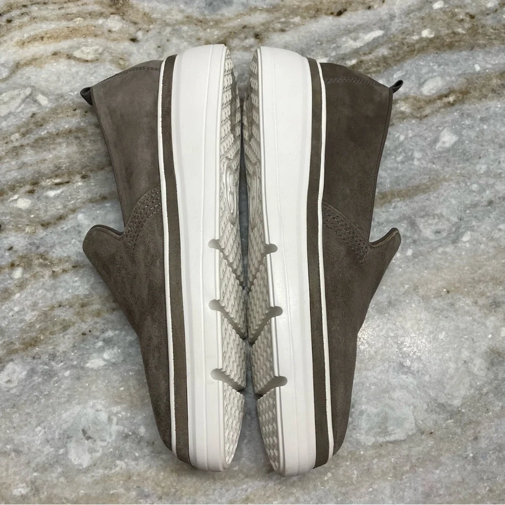 BILL BLASS Sutton Suede Sneaker in Cement Size 9.5